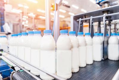 shutterstock_1820095709+bouteilles+lait